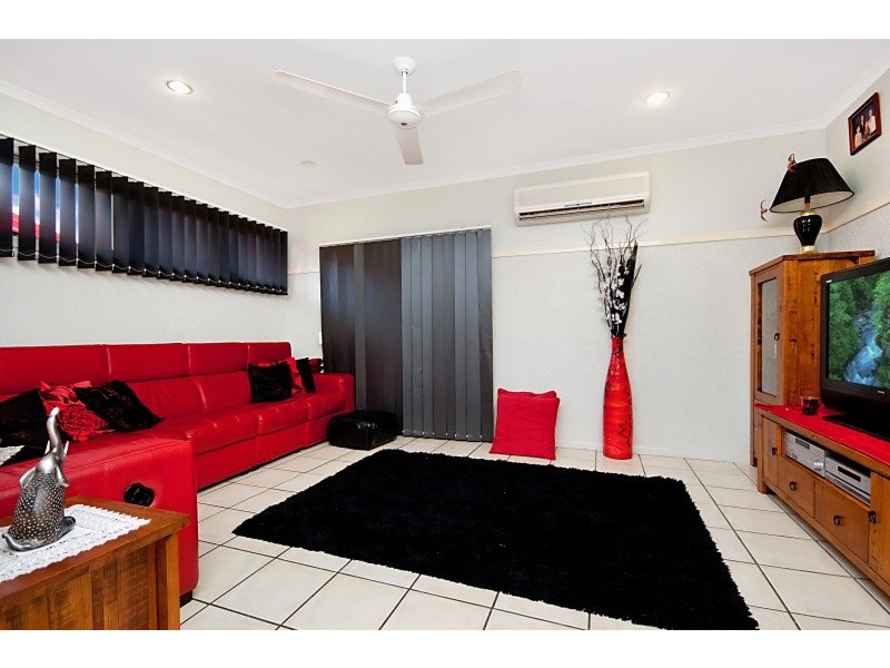 11 Bindaree Street, Caravonica QLD 4878