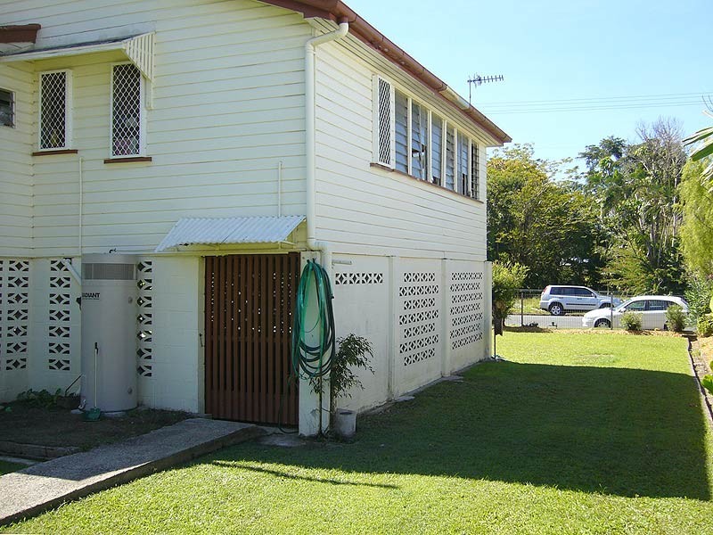 113 callaghan street, Mooroobool QLD 4870