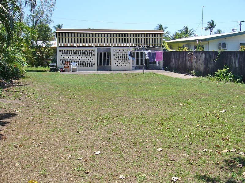 13 Hogan Street, Westcourt QLD 4870