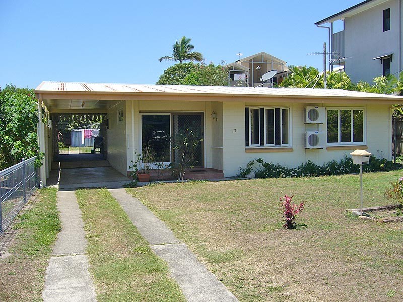 13 Hogan Street, Westcourt QLD 4870