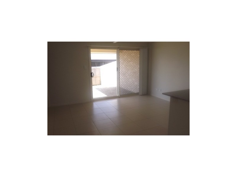 2/1 NADIA PLACE, Morayfield QLD 4506