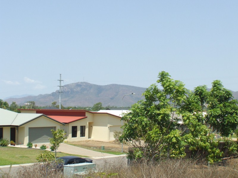 14 Strathburn St, Mount Louisa QLD 4814