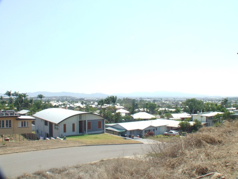 16 Glasgow Ave, Mount Louisa QLD 4814