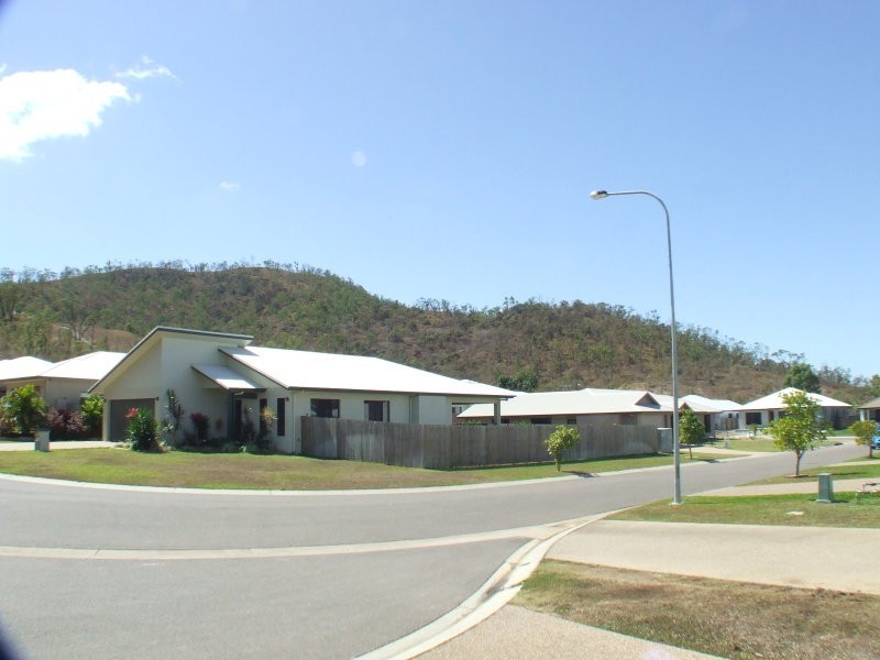 8 Keeper Crt, Mount Louisa QLD 4814