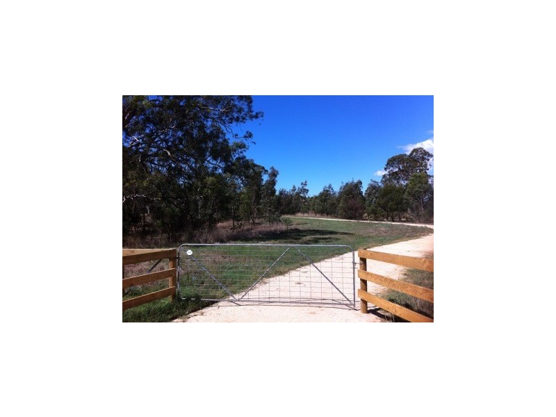 24 Scotts Lane, Maffra VIC 3860