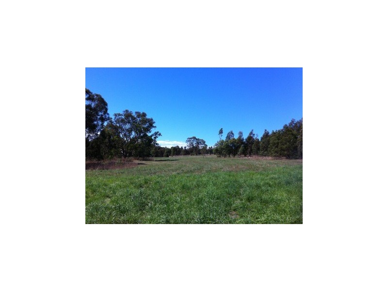 24 Scotts Lane, Maffra VIC 3860
