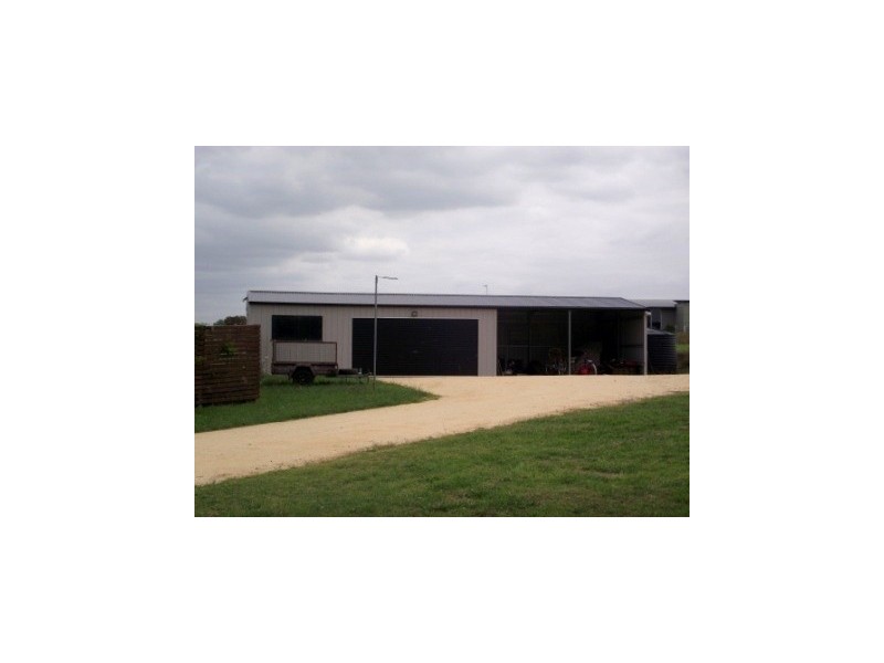 136 Sandy Creek Road, Maffra VIC 3860