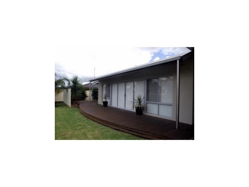 10 McCubbin Street, Maffra VIC 3860