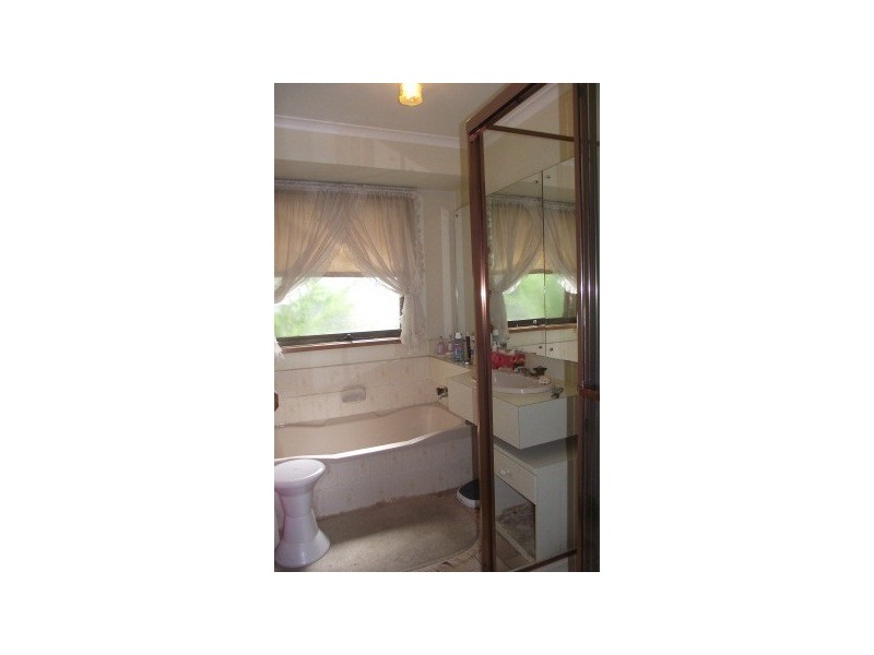 27 Pearson Street, Maffra VIC 3860