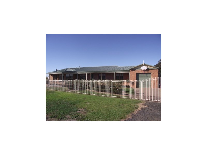 42 Sale-Maffra Road, Maffra VIC 3860