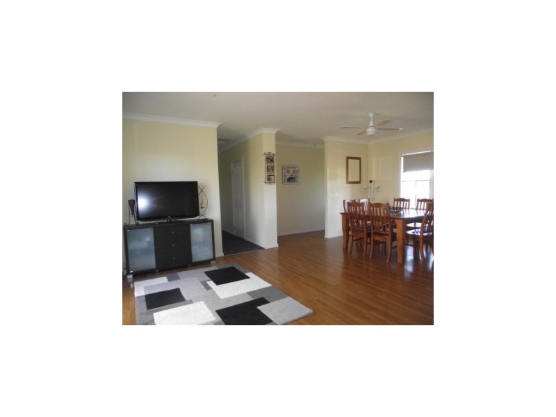 42 Sale-Maffra Road, Maffra VIC 3860