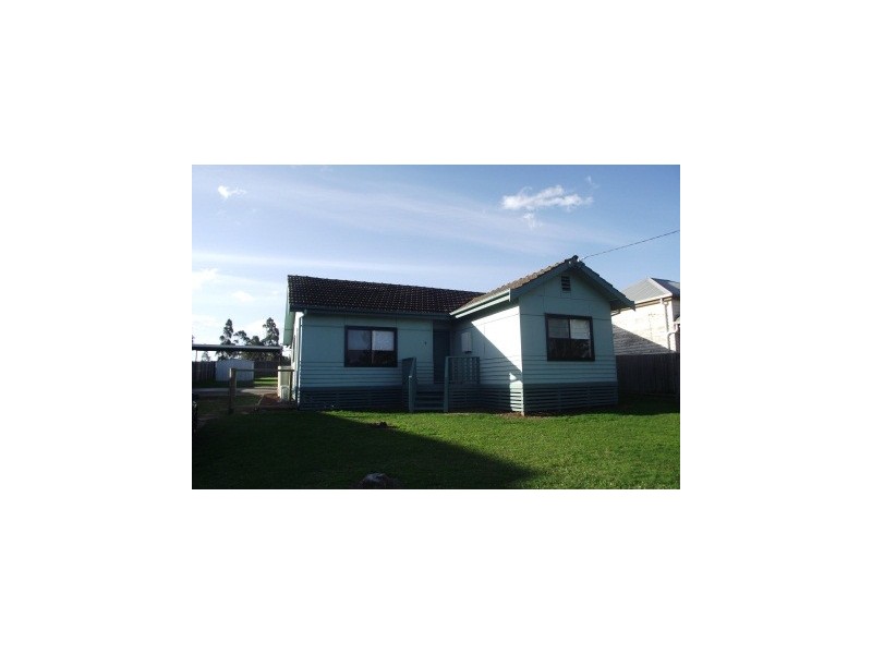 8 Merrydale Street, Maffra VIC 3860