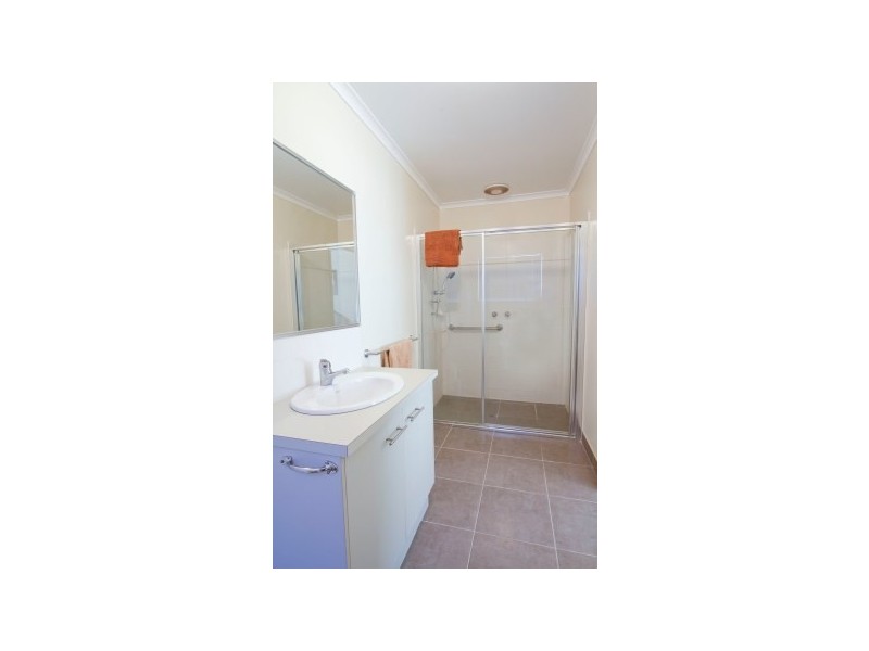 2/1D Duke Street, Maffra VIC 3860