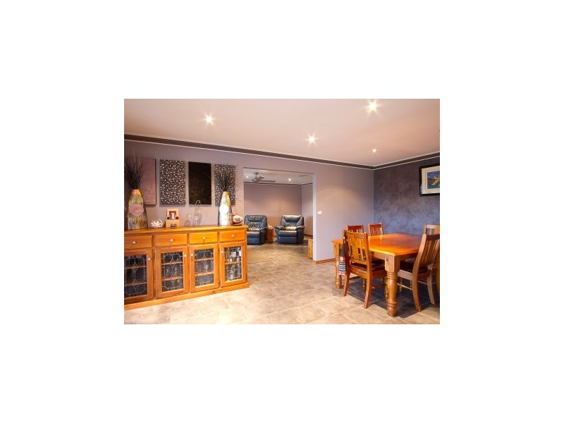 229 Sandy Creek Road, Maffra VIC 3860