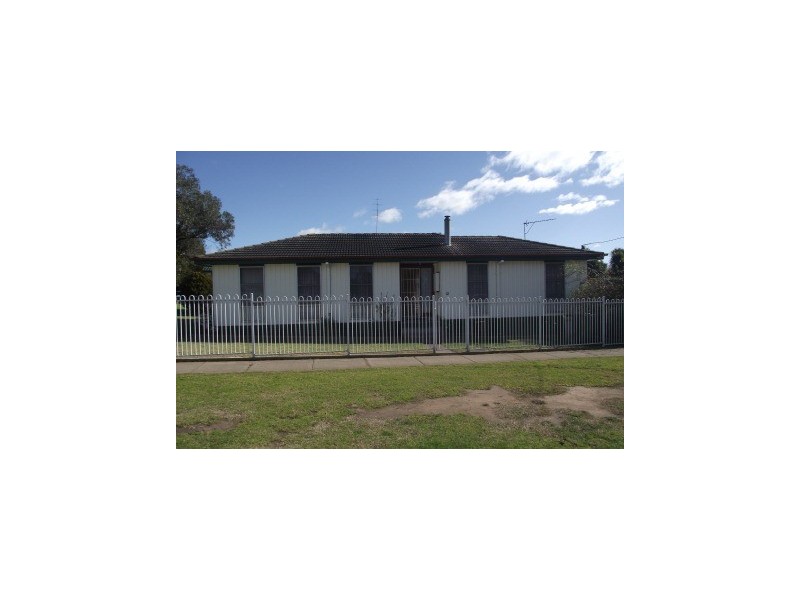 12 Munro Street, Maffra VIC 3860