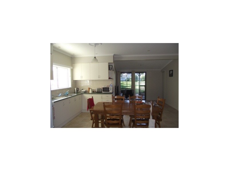 17 Bruce Street, Heyfield VIC 3858