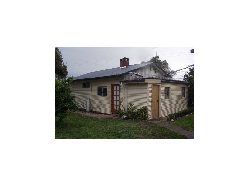 8 Commercial Road, Heyfield VIC 3858