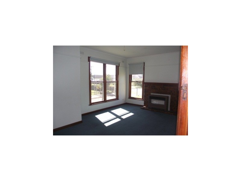 11 Knight Street, Maffra VIC 3860