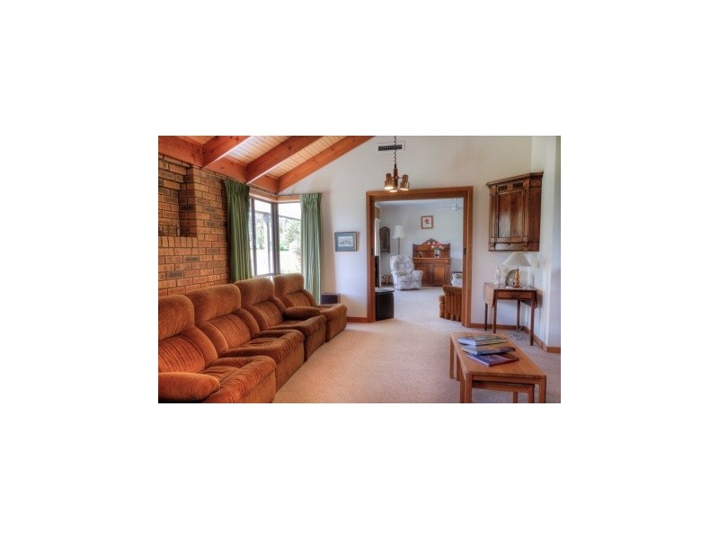 111 Sandy Creek Road, Maffra VIC 3860