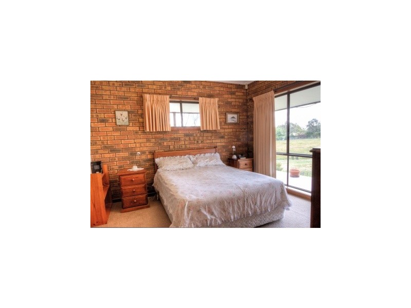 111 Sandy Creek Road, Maffra VIC 3860