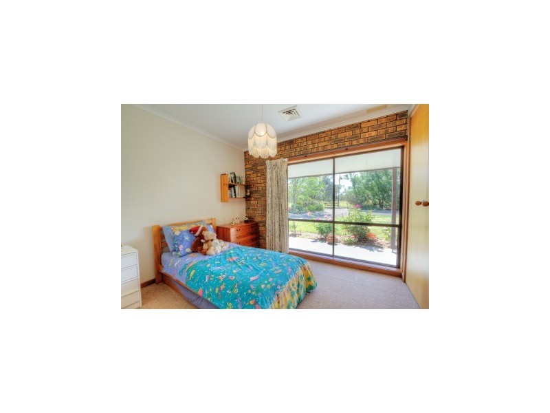 111 Sandy Creek Road, Maffra VIC 3860