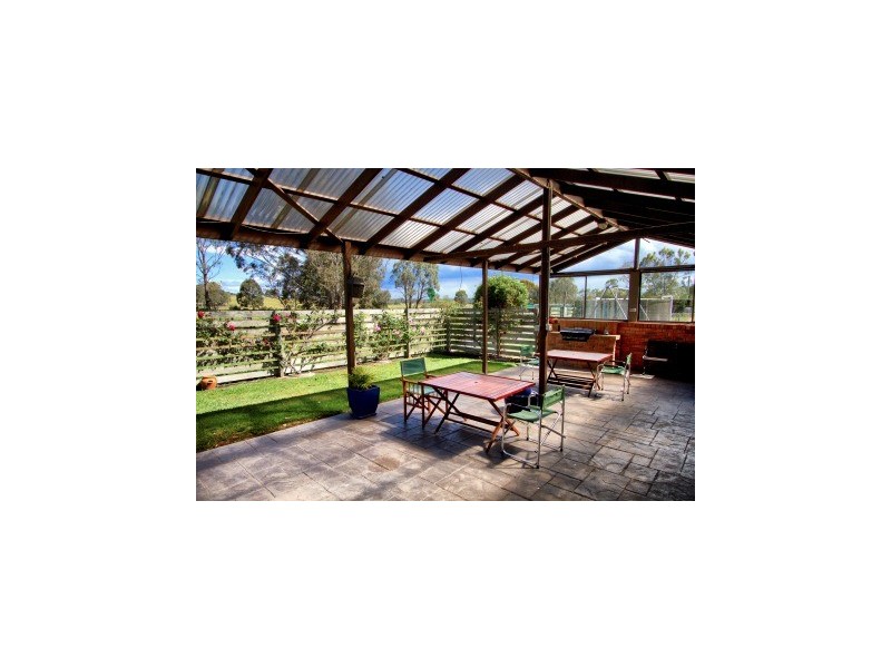 111 Sandy Creek Road, Maffra VIC 3860