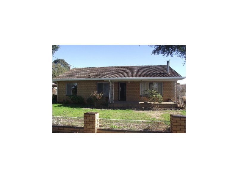 12 Gordon Street, Heyfield VIC 3858
