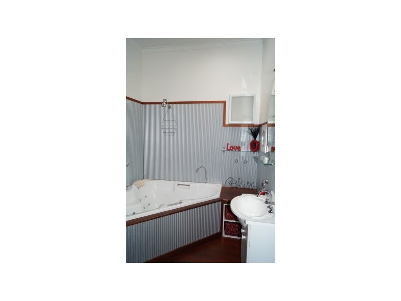 35 McMillan Street, Maffra VIC 3860