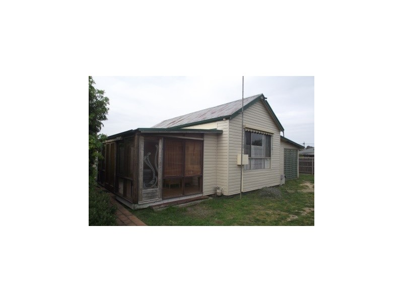 2-27 Merry Street, Maffra VIC 3860