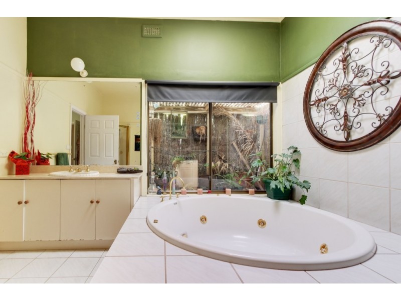 402 Vardys Road, Maffra VIC 3860