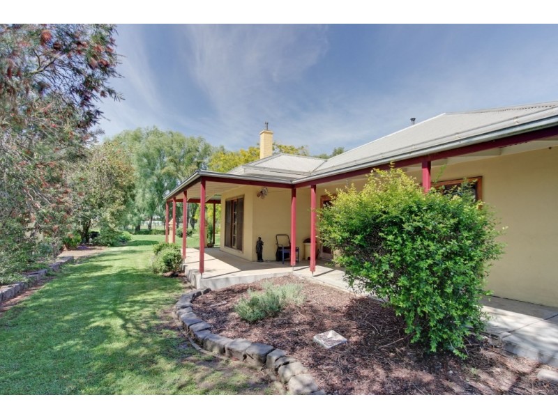 402 Vardys Road, Maffra VIC 3860