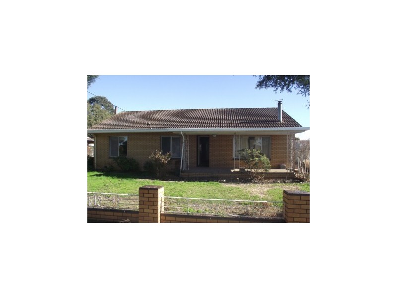 12 Gordon Street, Heyfield VIC 3858