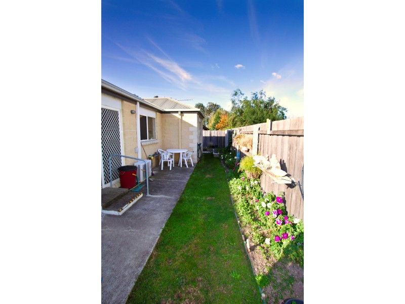 2/1D Duke Street, Maffra VIC 3860