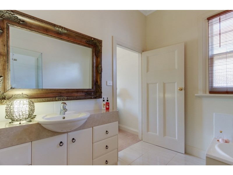 10 Henry Street, Maffra VIC 3860