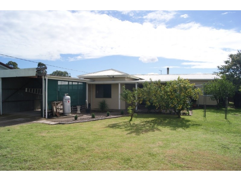 37 Mills Street, Heyfield VIC 3858