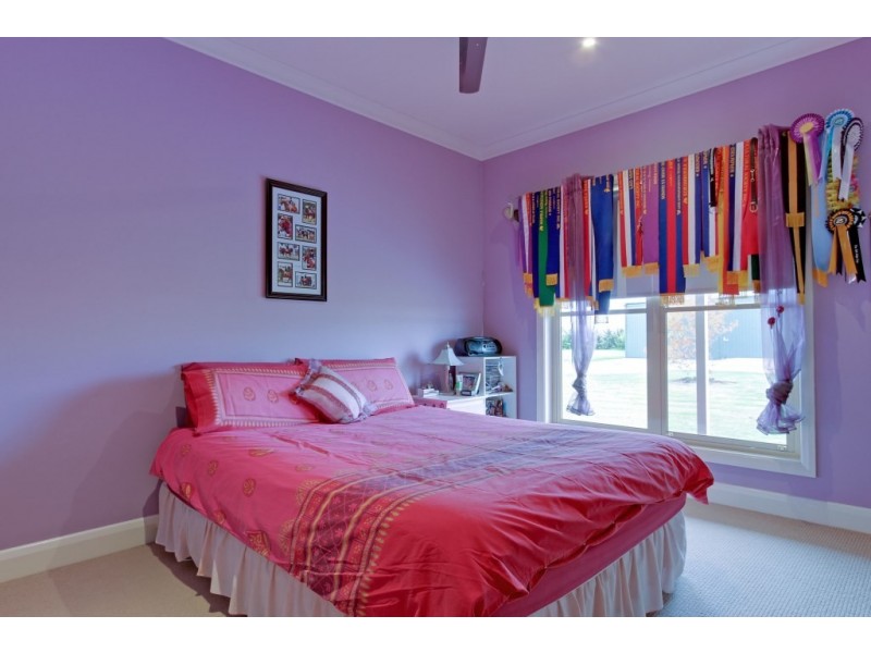 182 Hamiltons Road, Boisdale VIC 3860