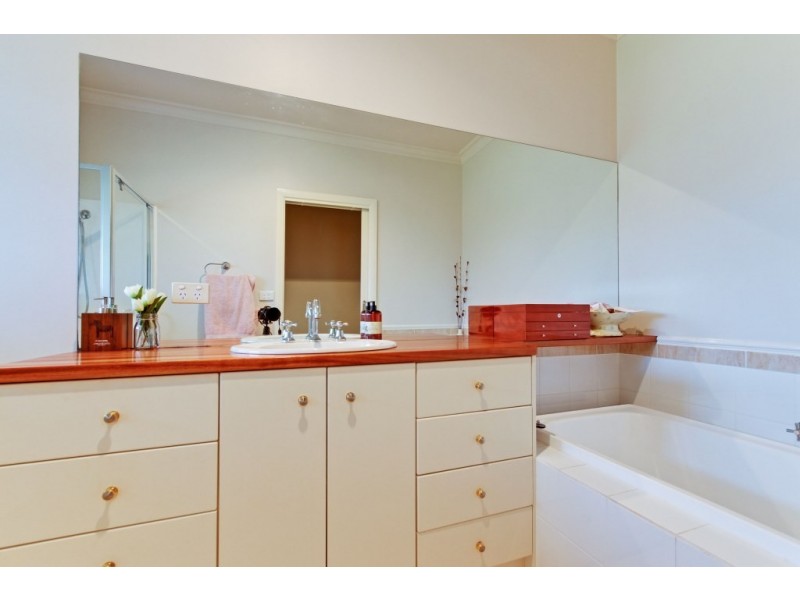 182 Hamiltons Road, Boisdale VIC 3860