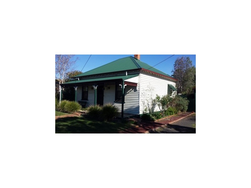 17 Charles Street, Maffra VIC 3860