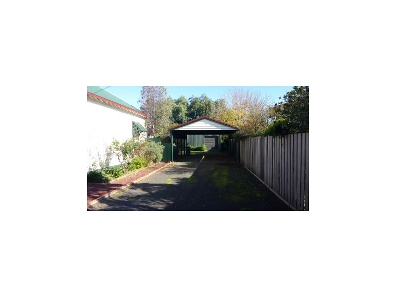 17 Charles Street, Maffra VIC 3860