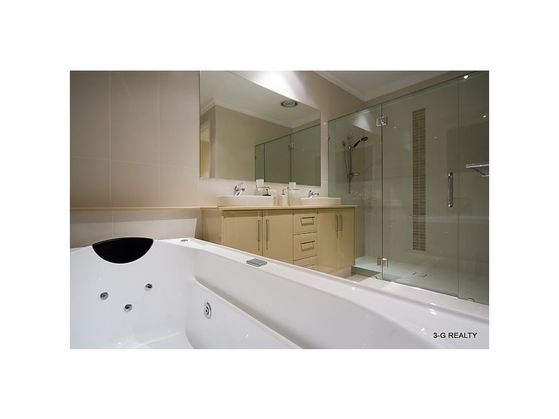149 Sir Bruce Blvd, Benowa Waters QLD 4217