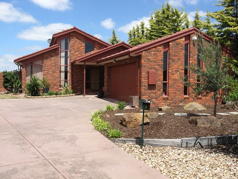 5 Thorogood Court, Taylors Lakes VIC 3038