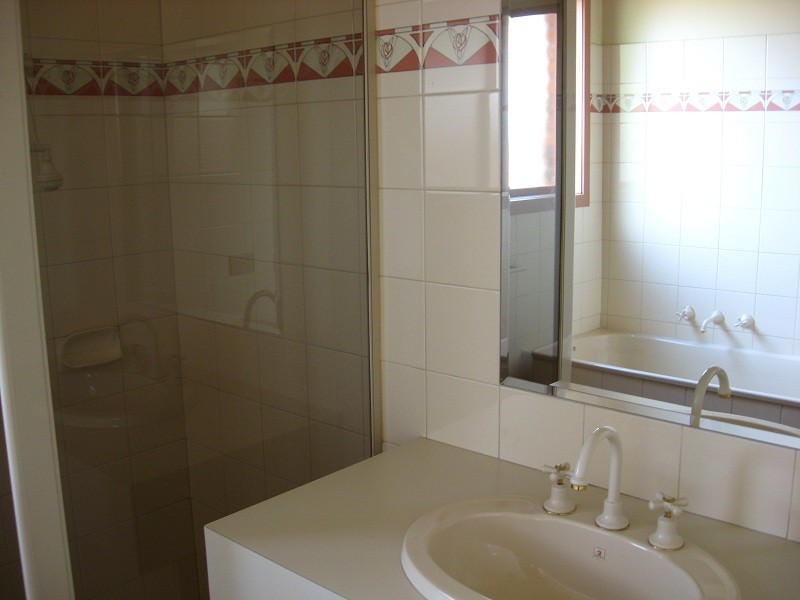 5 Thorogood Court, Taylors Lakes VIC 3038