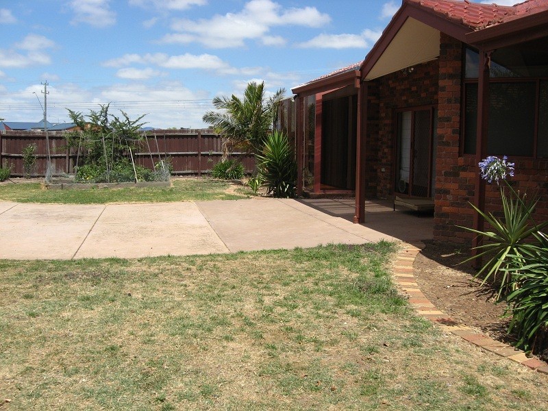 5 Thorogood Court, Taylors Lakes VIC 3038