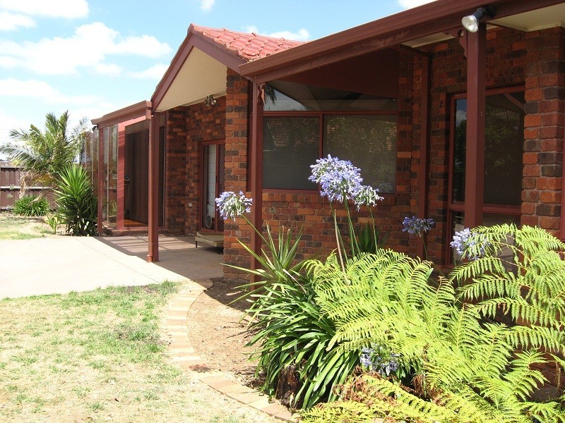 5 Thorogood Court, Taylors Lakes VIC 3038