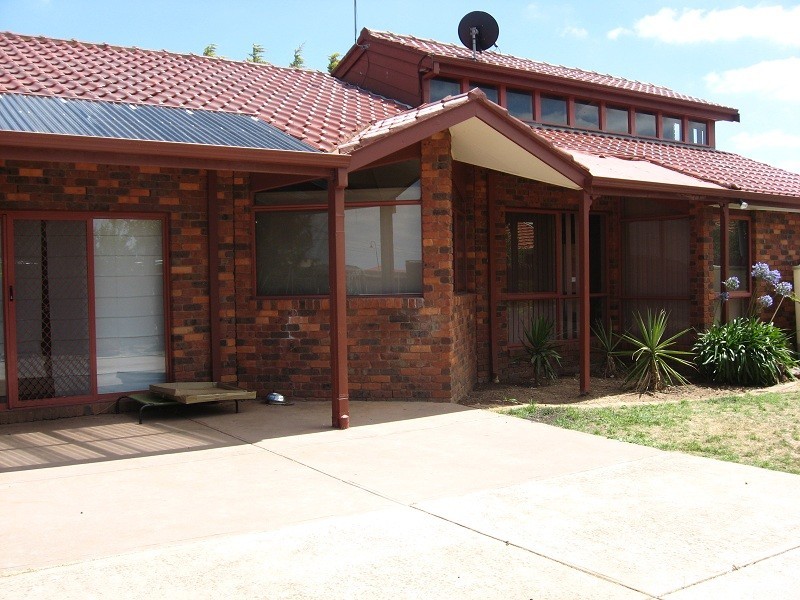 5 Thorogood Court, Taylors Lakes VIC 3038