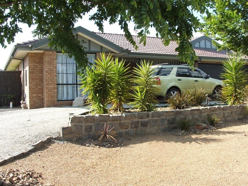 10 Fingleton Crescent, Sunbury VIC 3429
