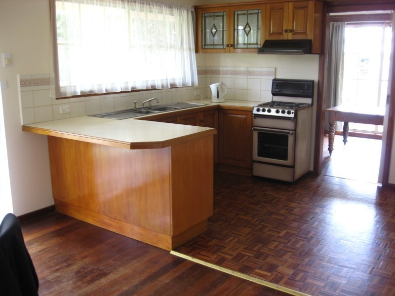 16 Old Farm Way, Romsey VIC 3434