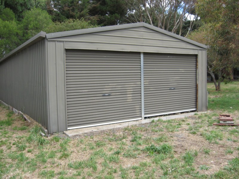 16 Old Farm Way, Romsey VIC 3434