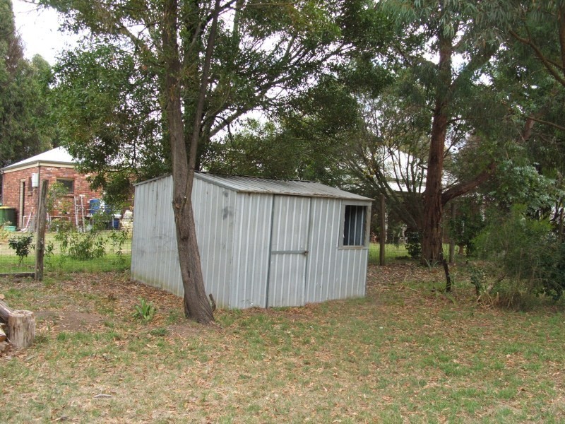 16 Old Farm Way, Romsey VIC 3434