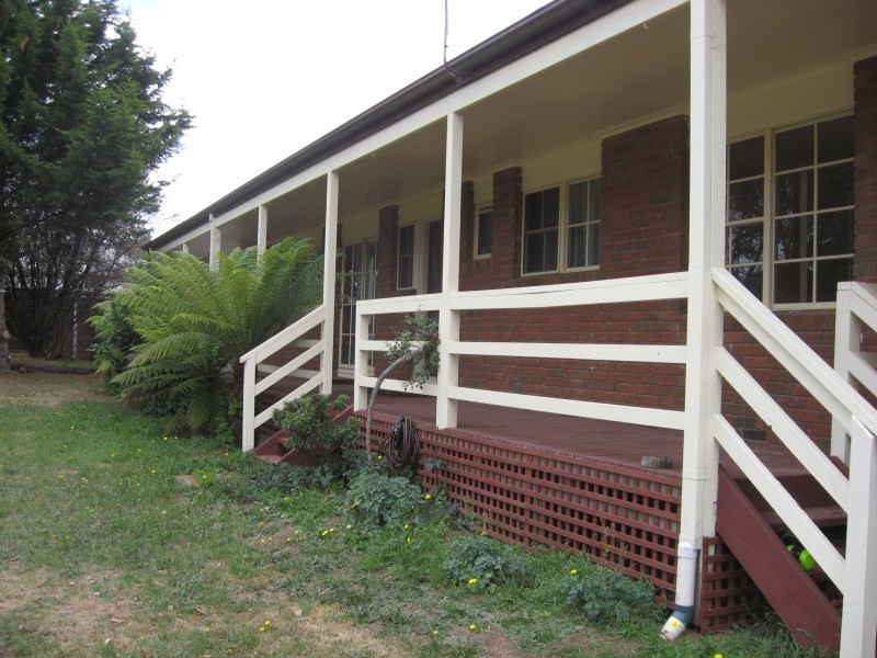 16 Old Farm Way, Romsey VIC 3434